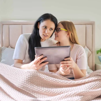 Pierwsza miesiączka. Mamo, czy jesteś na nią gotowa?