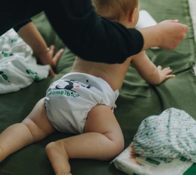 Kiedy dziecko przekręca się z pleców na brzuch?