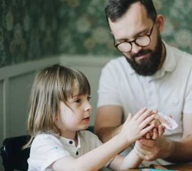 Mamo, Tato – nie jesteście aplikacją do rozwiązywania problemów dziecka