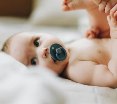 Objawy skazy białkowej u niemowląt a karmienie piersią