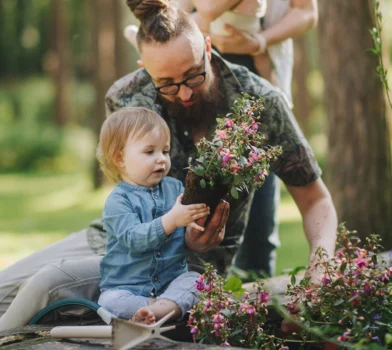 Poznaj 5 zabaw w ogrodzie, w które możesz bawić się ze swoim dzieckiem