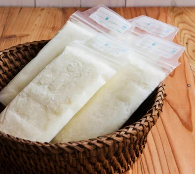 Jak przechowywać odciągnięte mleko matki? Wszystko, co powinnaś wiedzieć!