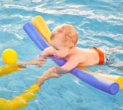 Kiedy iść z maluchem na basen?