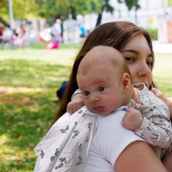 Odbijanie noworodka po karmieniu – jak to się robi?