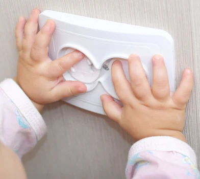 Bezpieczny dom dla dziecka przy nauce chodzenia