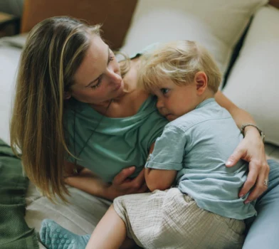 Jak często karmić noworodka piersią lub mlekiem modyfikowanym?