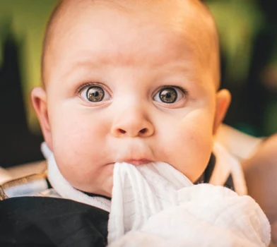 Kiedy dziecko ząbkuje - objawy ząbkowania u niemowlaka