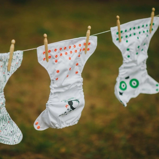 Set of 6 reusable nappies with 12 microfibre inserts